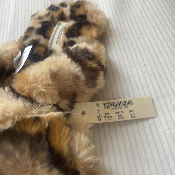 Madewell Crisscross Scuff Slippers in Leopard Recycled Faux Fur - Size 7 M - Picture 3 of 6